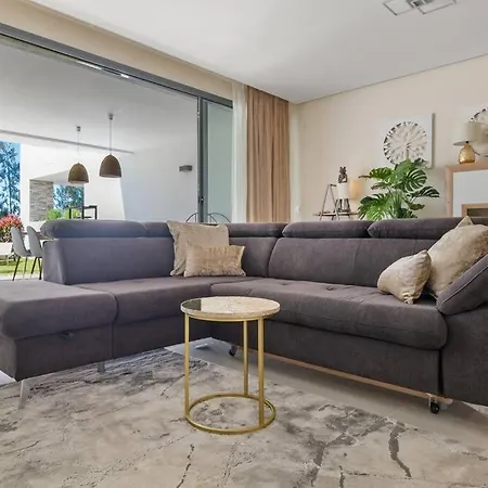 Luxury Next To Golf Course In