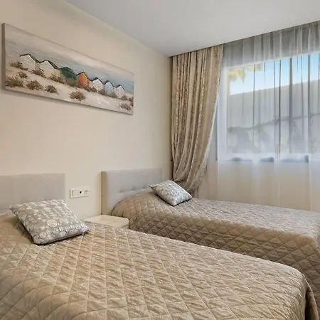 公寓 Luxury Next To Golf Course In 马尔韦利亚