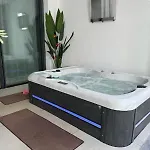 Luxury Hot Tub Included In Price